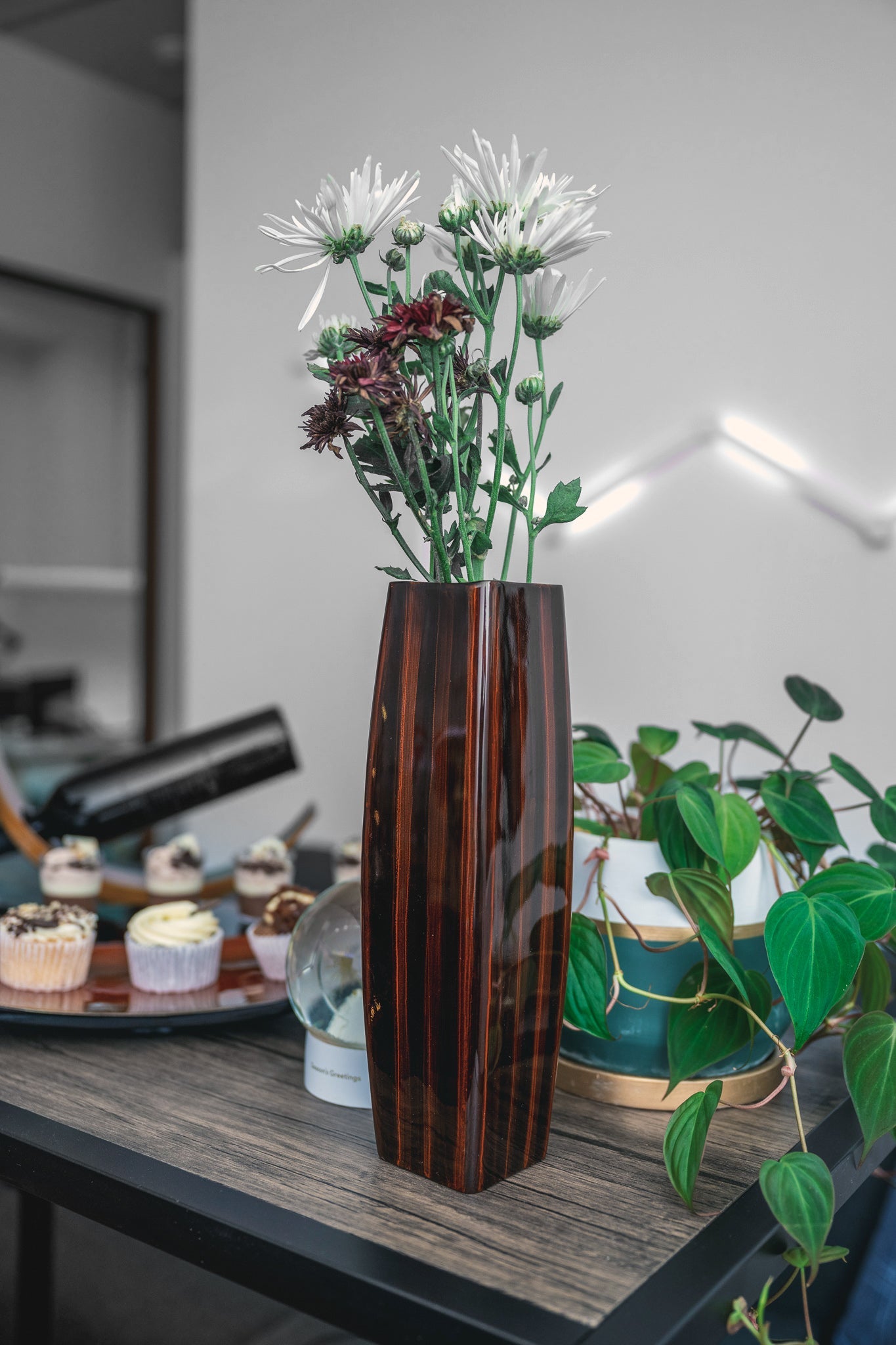 Tissue Box & Vase - Qua | Distinctive Gifts